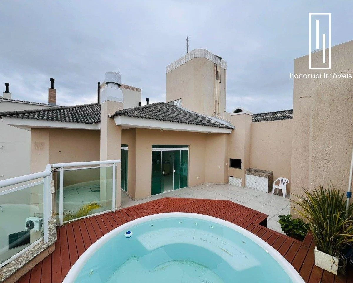 Balcony with a grill in a 2-bedroom apartment, 128 m² — photo 24