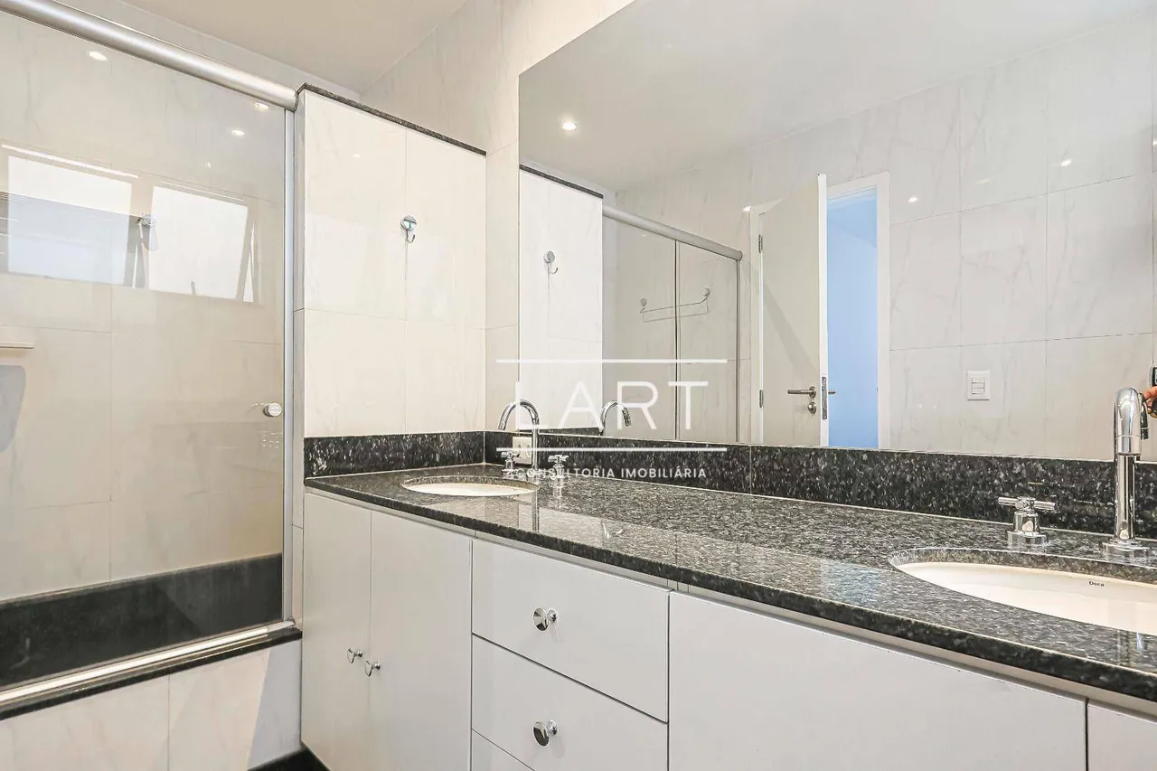 4-bedroom apartment with balcony and 227 m² — photo 11