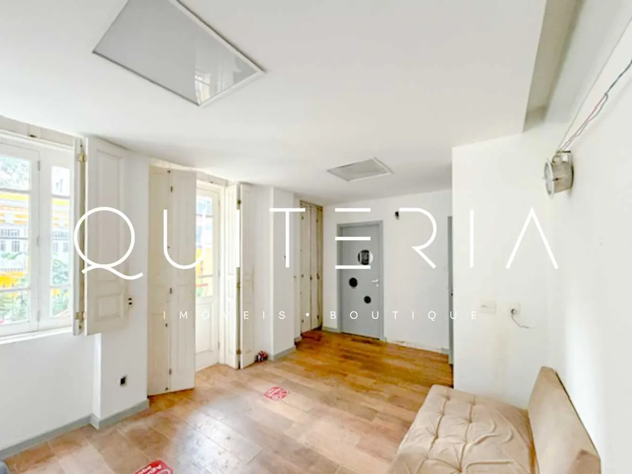 House with 5 bedrooms and glass-enclosed showers — photo 3