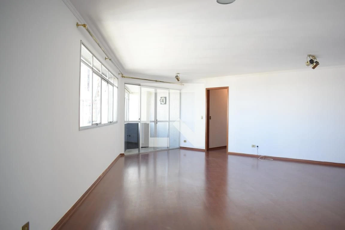 Furnished apartment with 4 bedrooms and a balcony