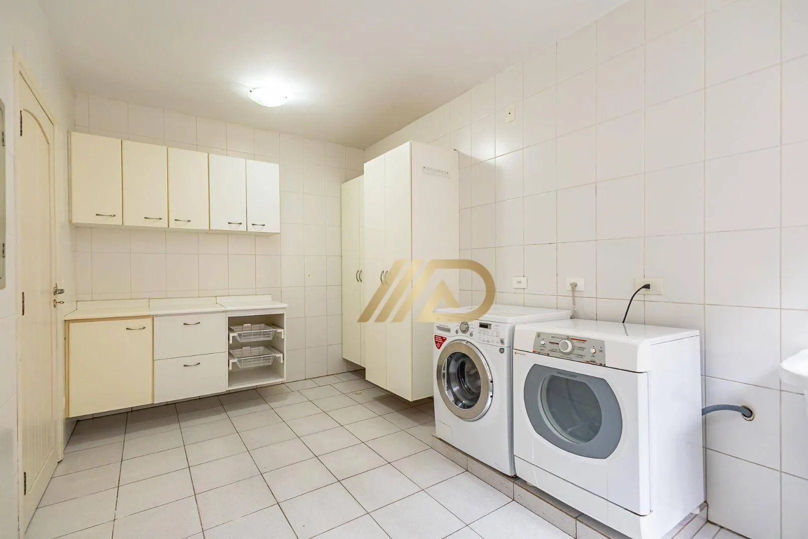 Будинок на 4 спальні з 377 м² і 4 паркомісцями — photo 42