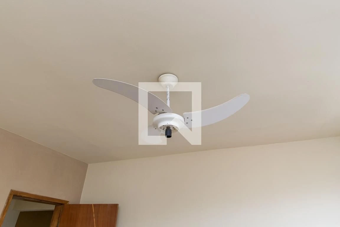 Balcony with a grill in a 3-bedroom apartment, 80 m² — photo 59