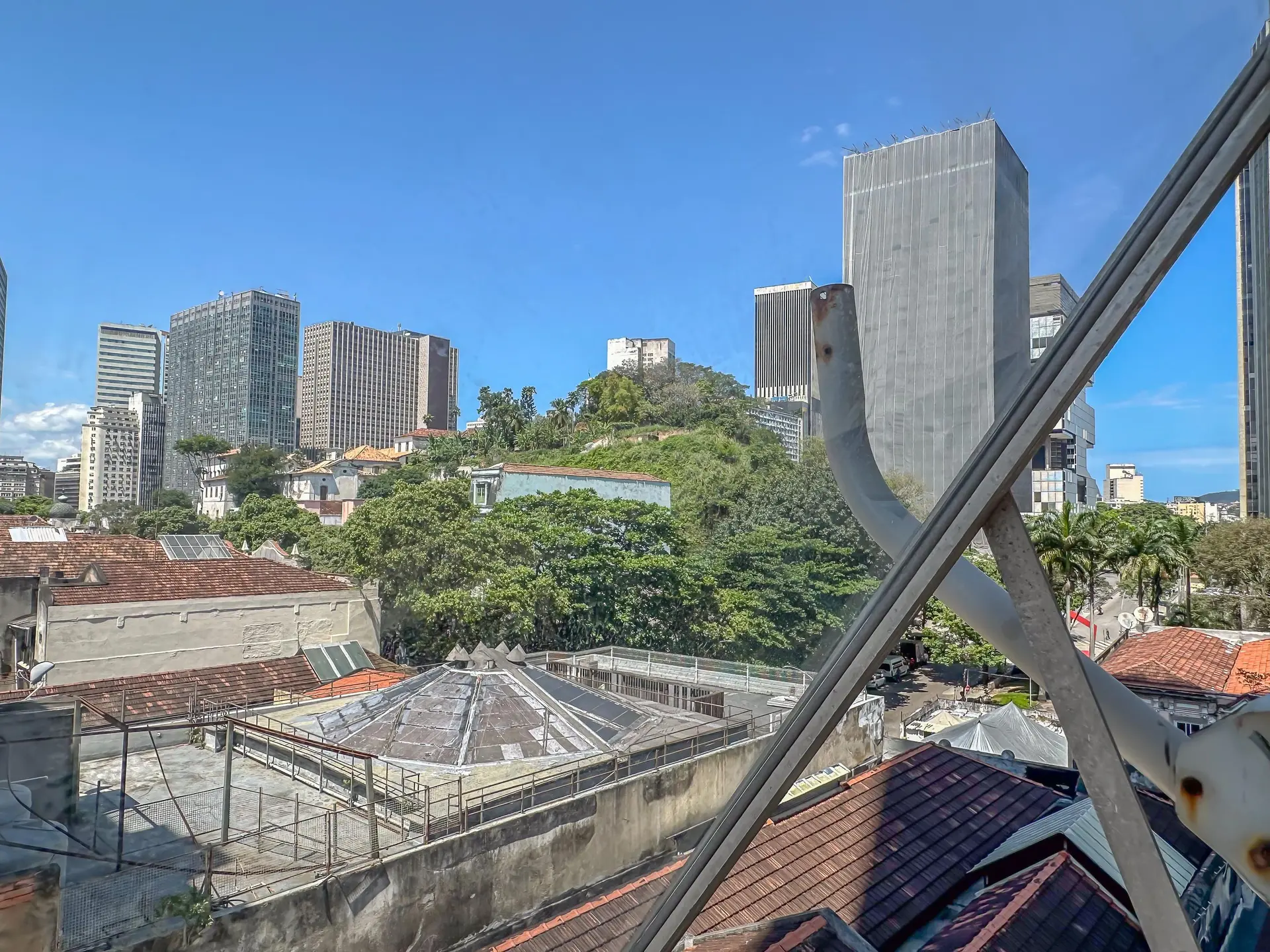 Monoambiente con espacio de home office en Rio de Janeiro — photo 32