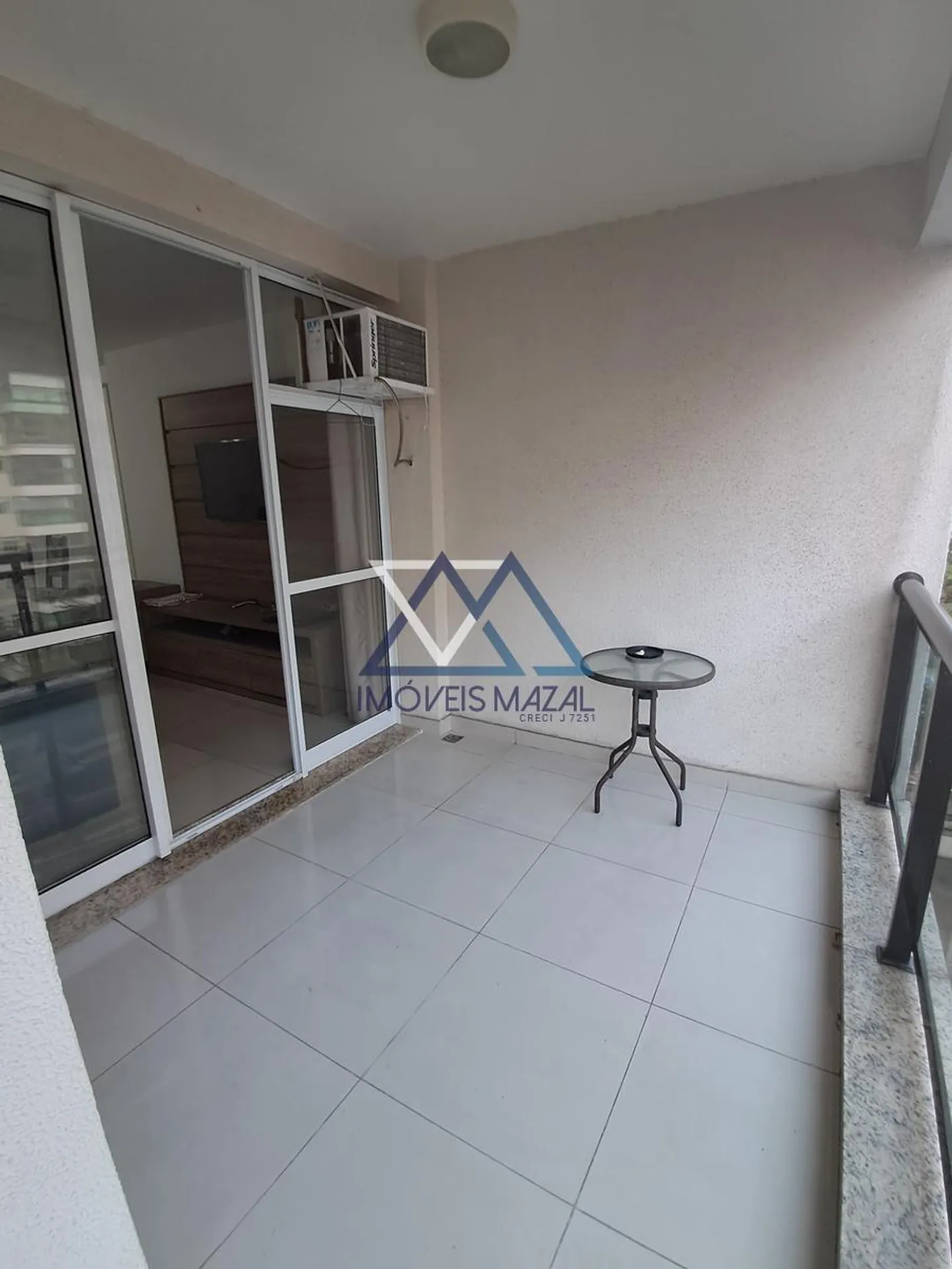 Квартира 70 м² с застеклённым балконом и камином — photo 41