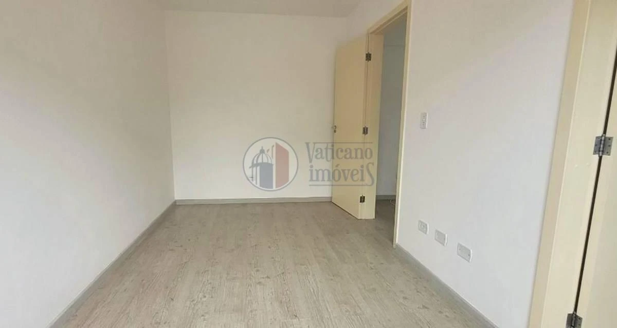 Apartment, 32 m², with wood or laminate floors — photo 3