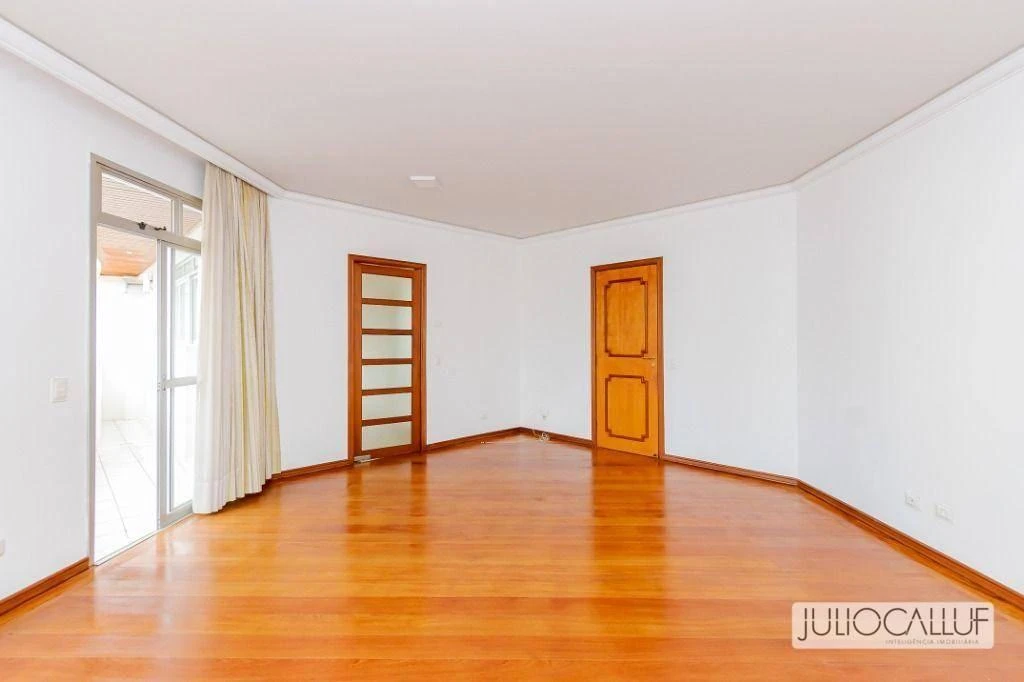 Застеклённый балкон и 3 спальни: квартира 151 м² — photo 12
