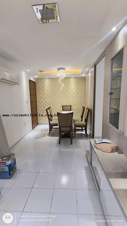 Apartamento com 2 quartos e fogão a gás na cozinha
