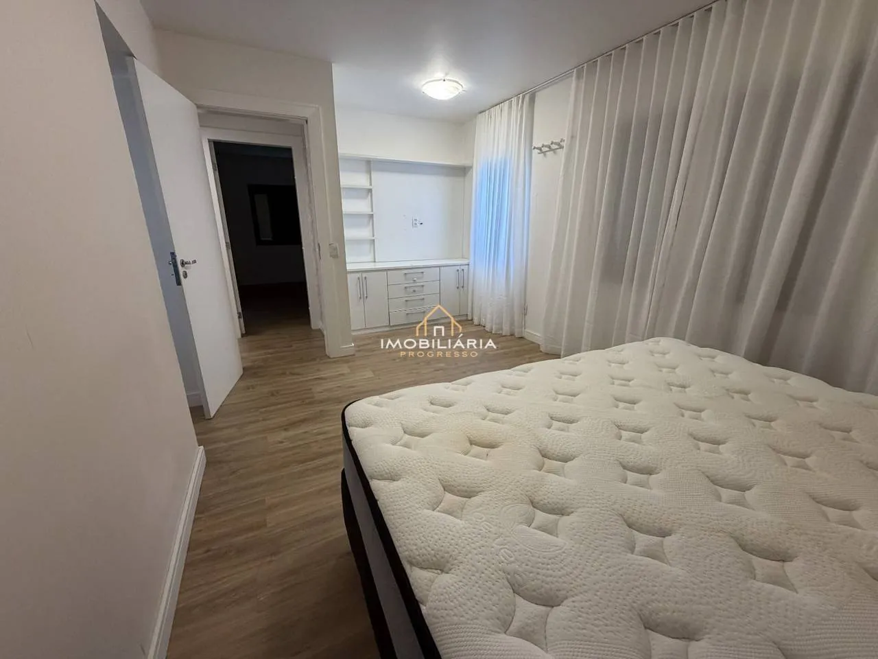 3-bedroom apartment with a home office in Curitiba — photo 34