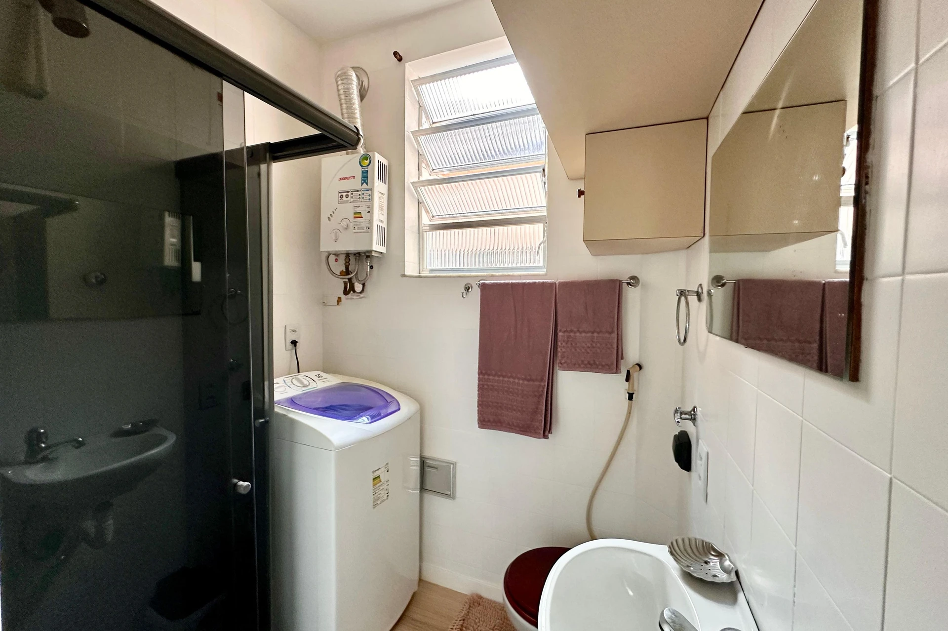 Furnished 1-bedroom apartment with kitchenette and gas stove — photo 13