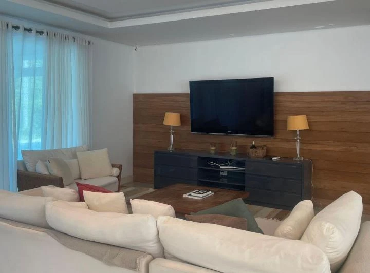 600 m² house with 5 en-suite bedrooms and 3 parking — photo 5