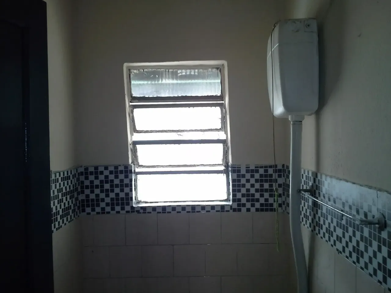 1-bedroom house with 1 bathroom and no parking spot — photo 9