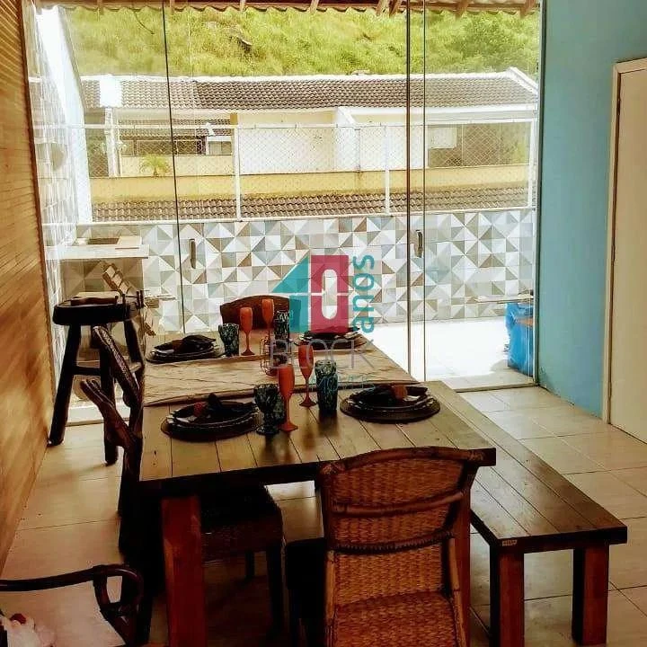 Furnished house with 5 bedrooms and 226 m² — photo 18