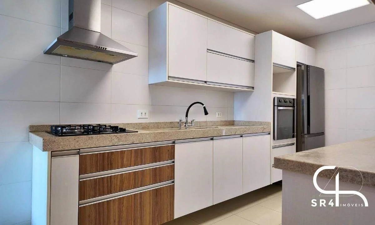 Furnished 186 m² apartment with 4 bedrooms and 2 en-suites