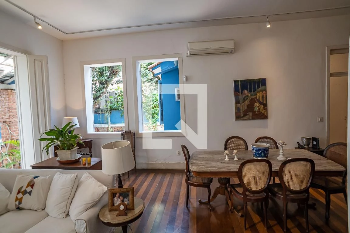 Furnished house, 300 m², with floor-to-ceiling windows — photo 17