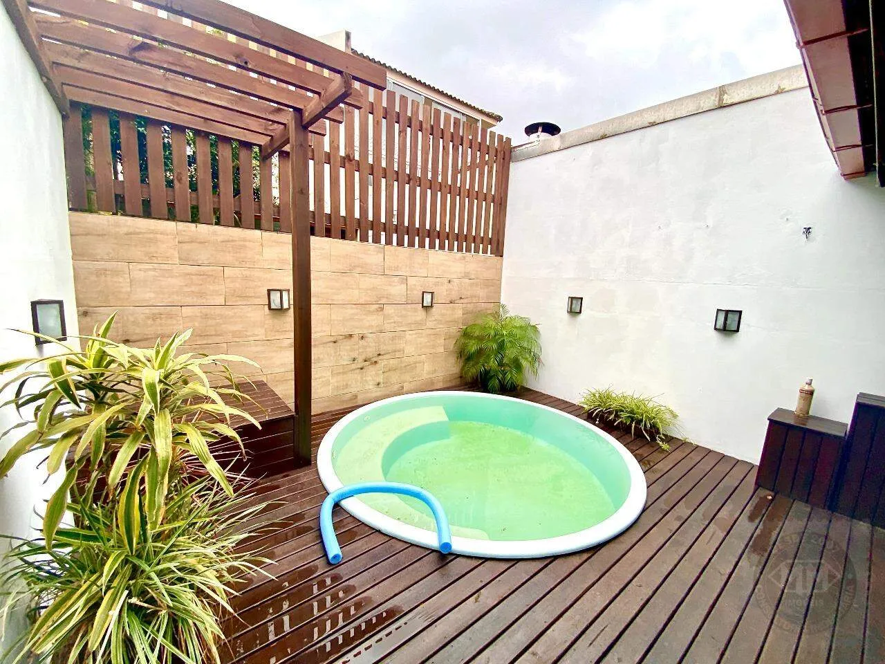 House with 2 en-suite bedrooms and a BBQ balcony — photo 9