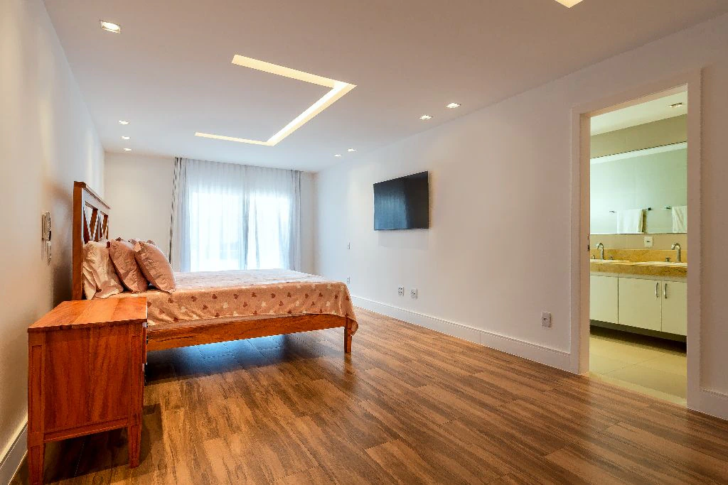 680 m² house with 4 en-suite bedrooms and 7 bathrooms — photo 2