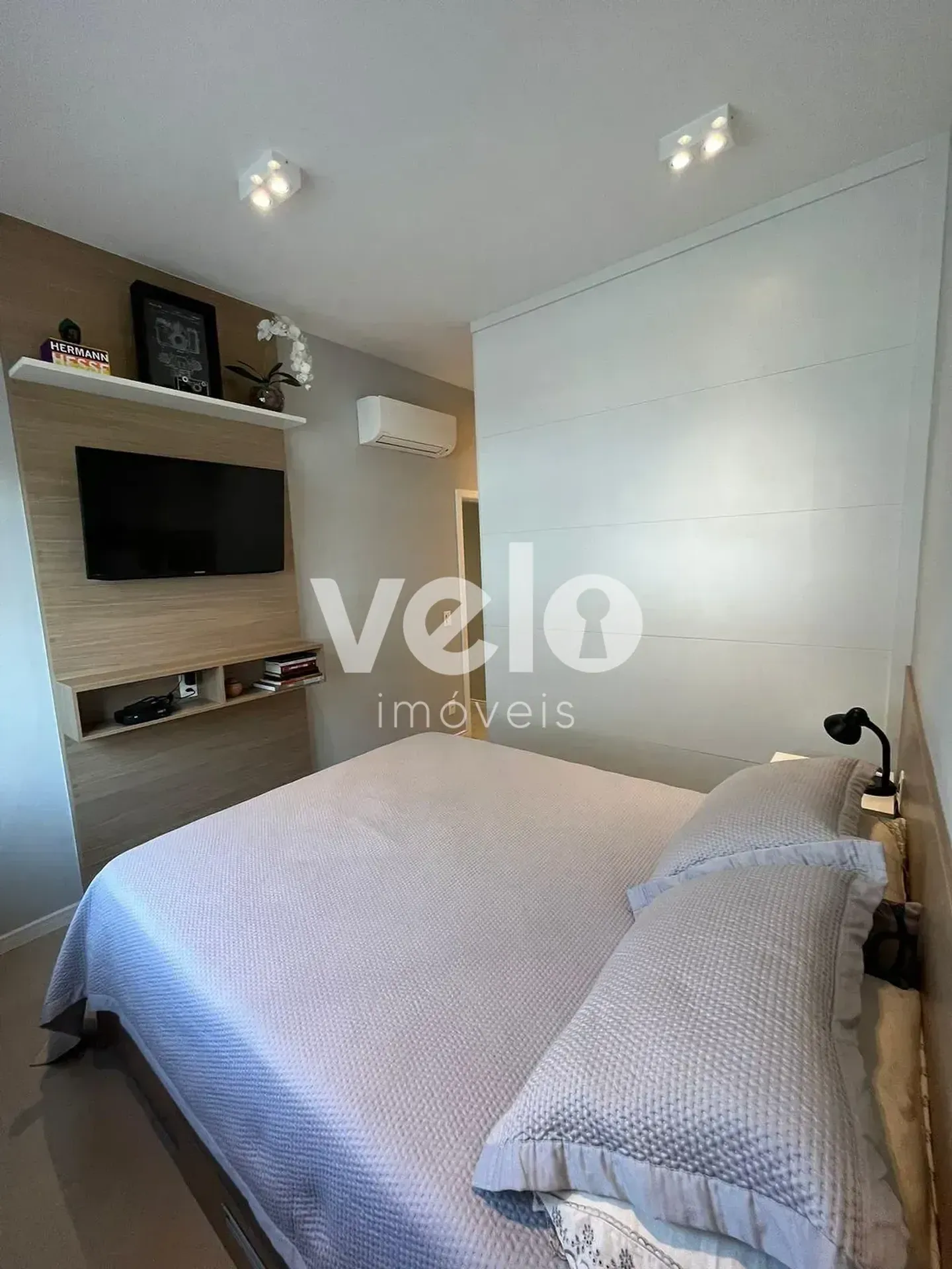 2-bedroom apartment with a mountain view — photo 4