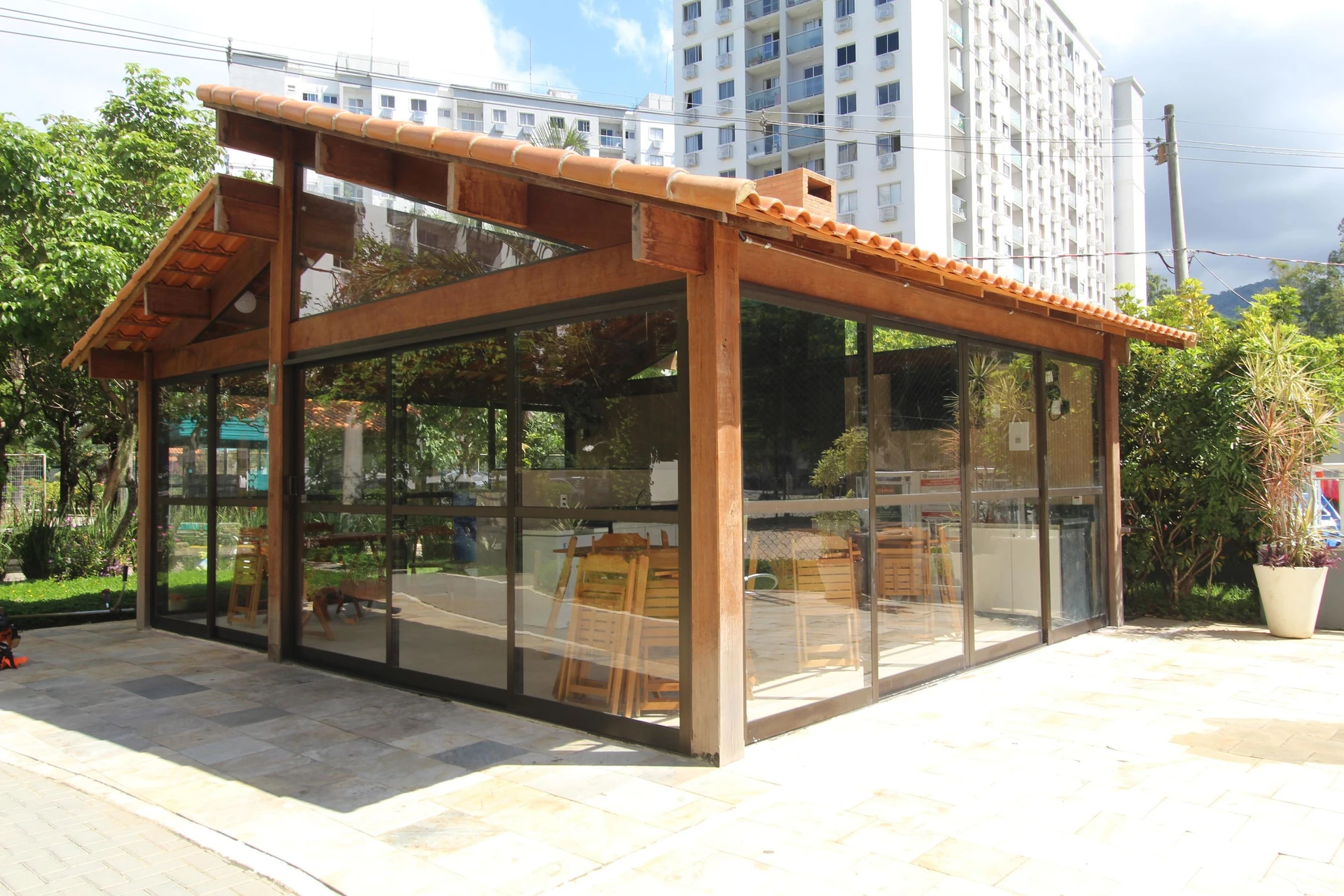 Furnished 2-bedroom apartment with a balcony — photo 31