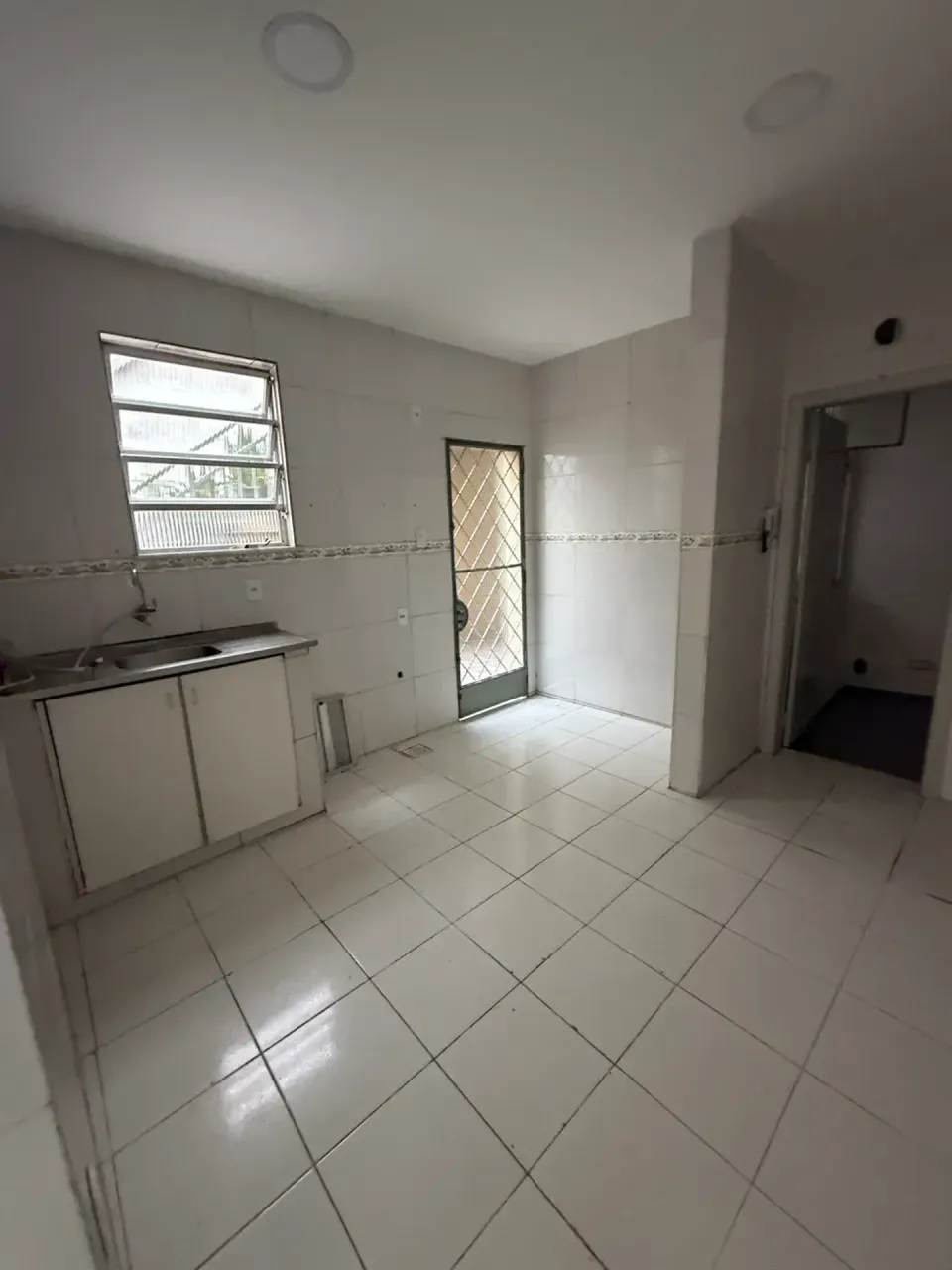 Unfurnished house with a closed kitchen and 3 bedrooms — photo 2