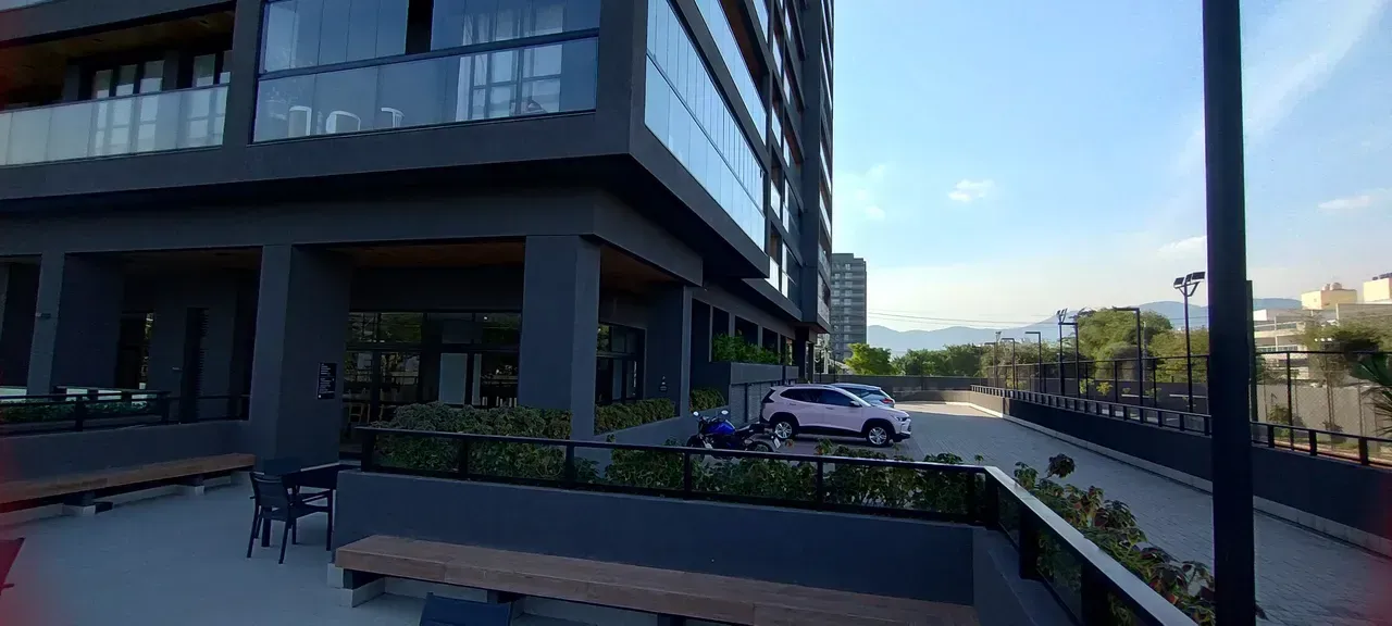 Unfurnished 2-bedroom apartment with open-plan kitchen — photo 16