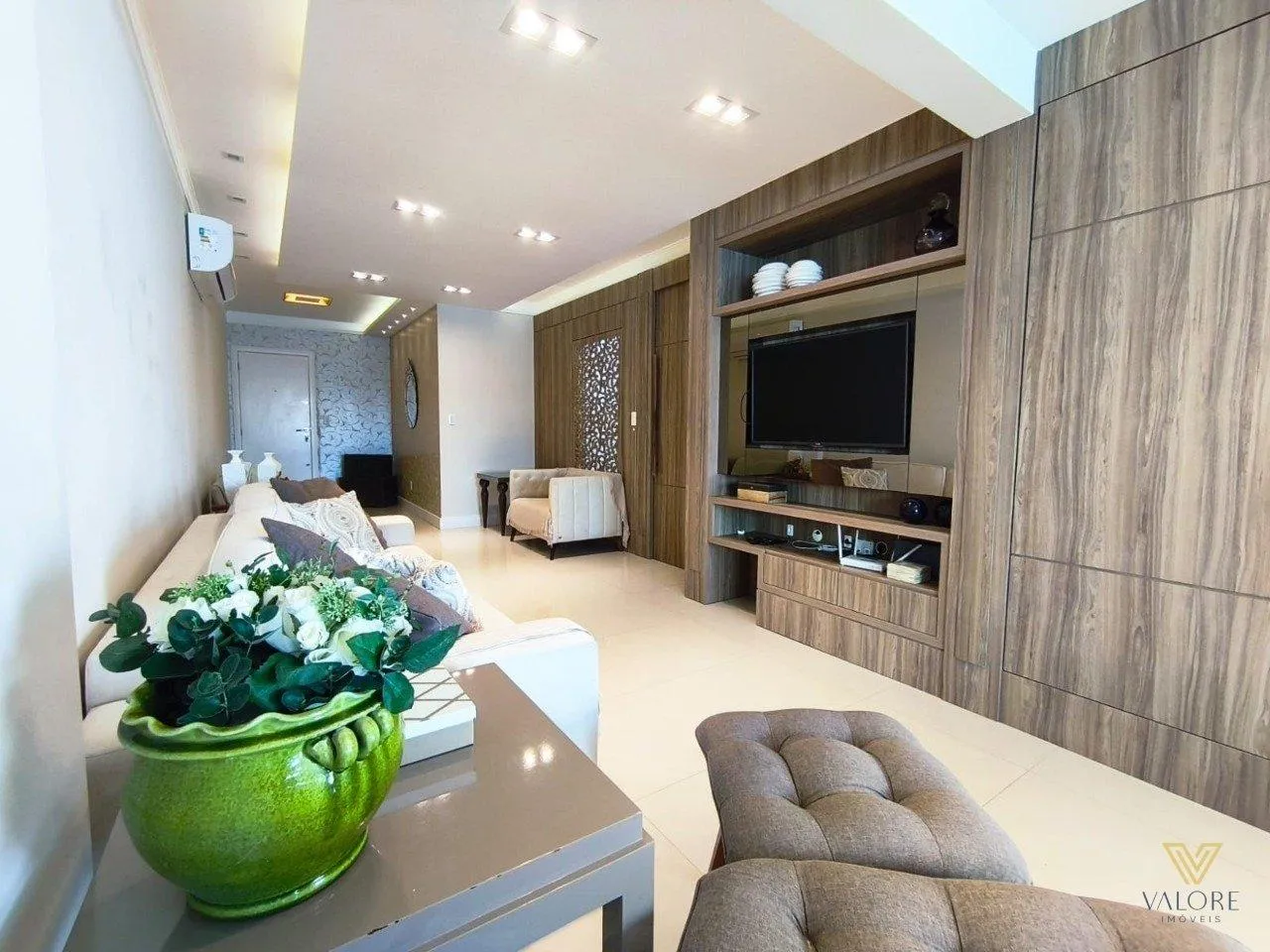 Walk-in closet in a 3-bedroom apartment, 227 m² — photo 16