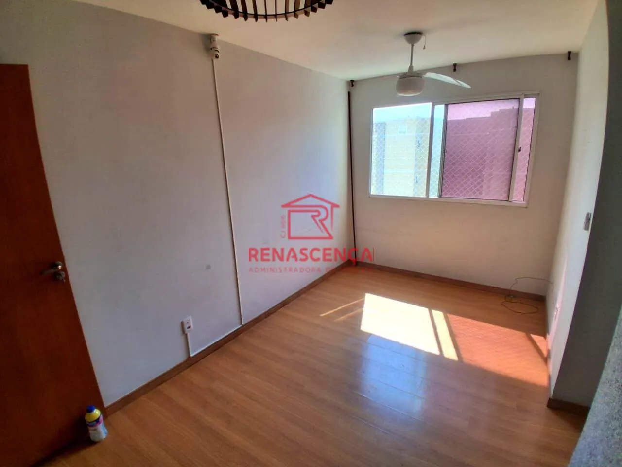 2-bedroom apartment with 1 bathroom and gas stove kitchen — photo 3