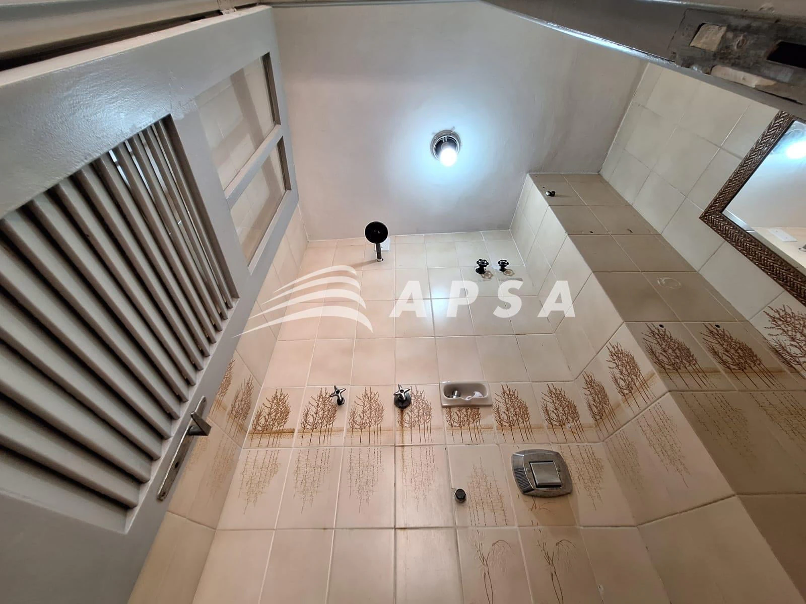 Apartment, 82 m², with wood or laminate floors — photo 21
