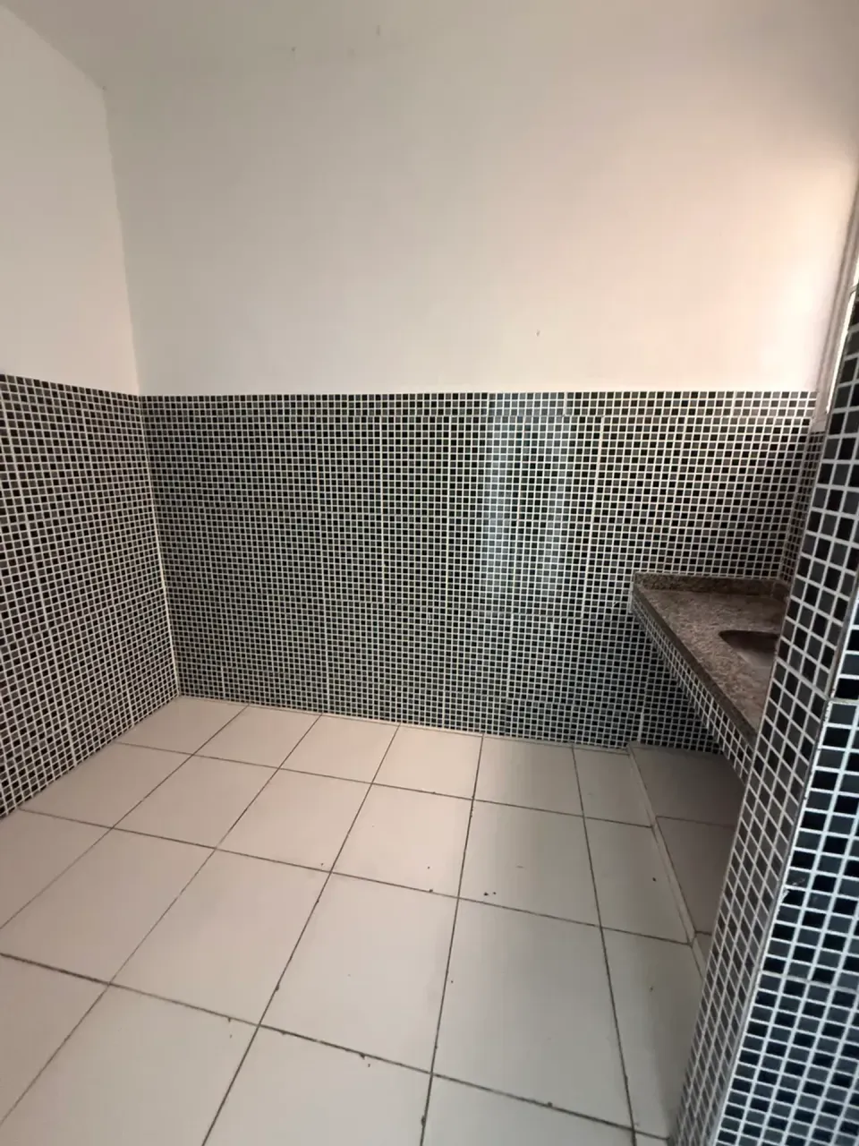 Apartamento com 2 quartos e piso de cerâmica — photo 6