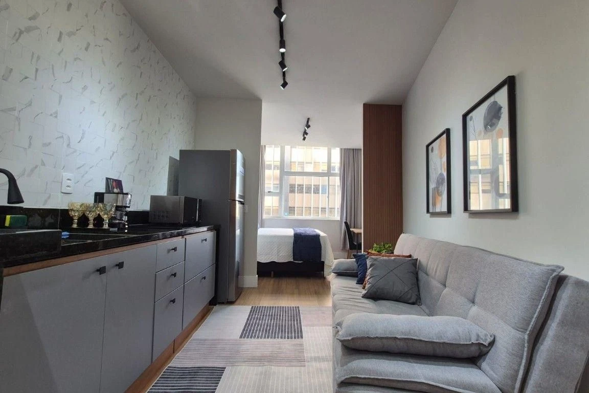 Furnished 1-bedroom apartment with open-plan kitchen — photo 8
