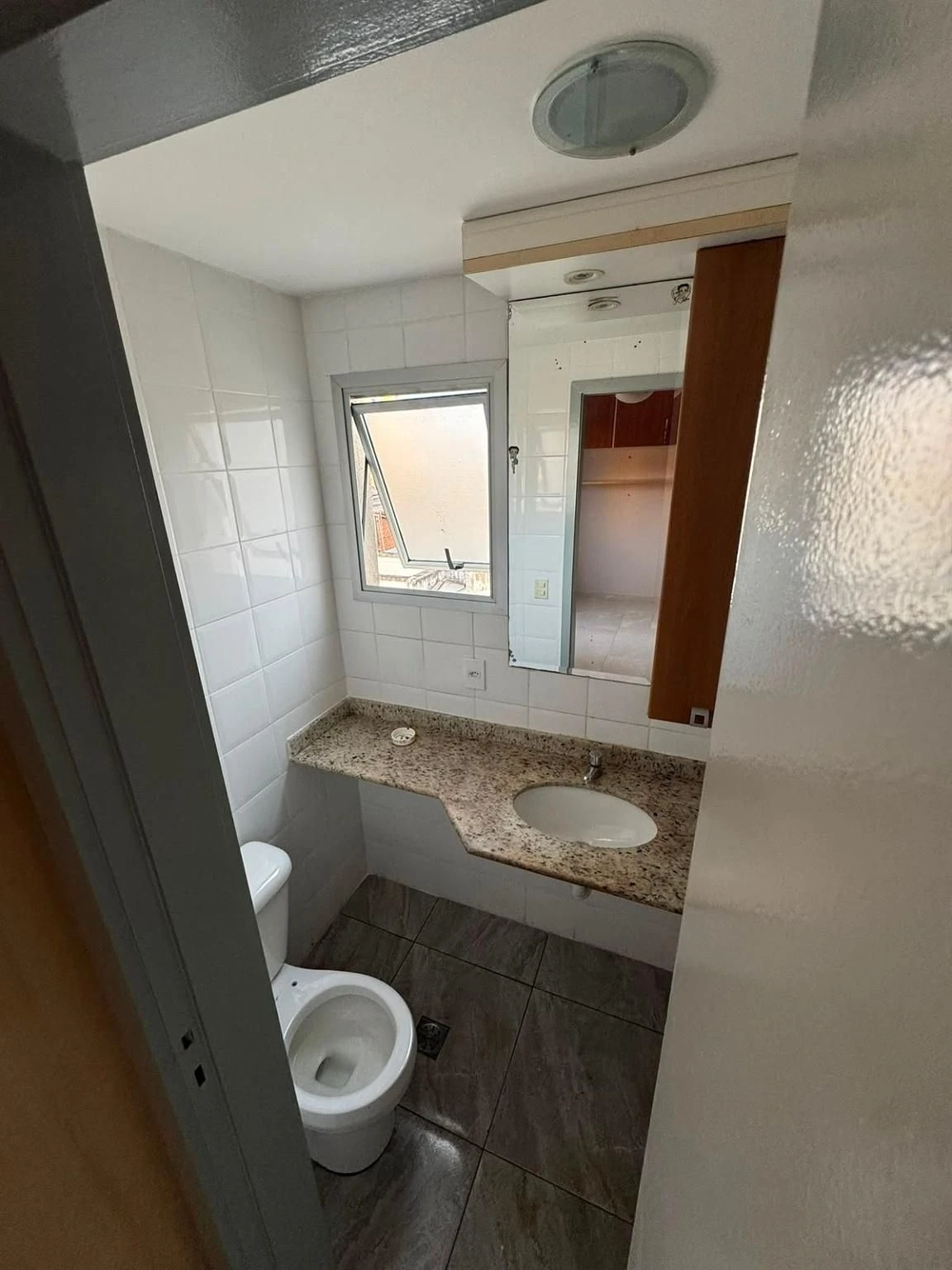 Apartment with 3 bedrooms and 4 bathrooms, balcony sink — photo 39