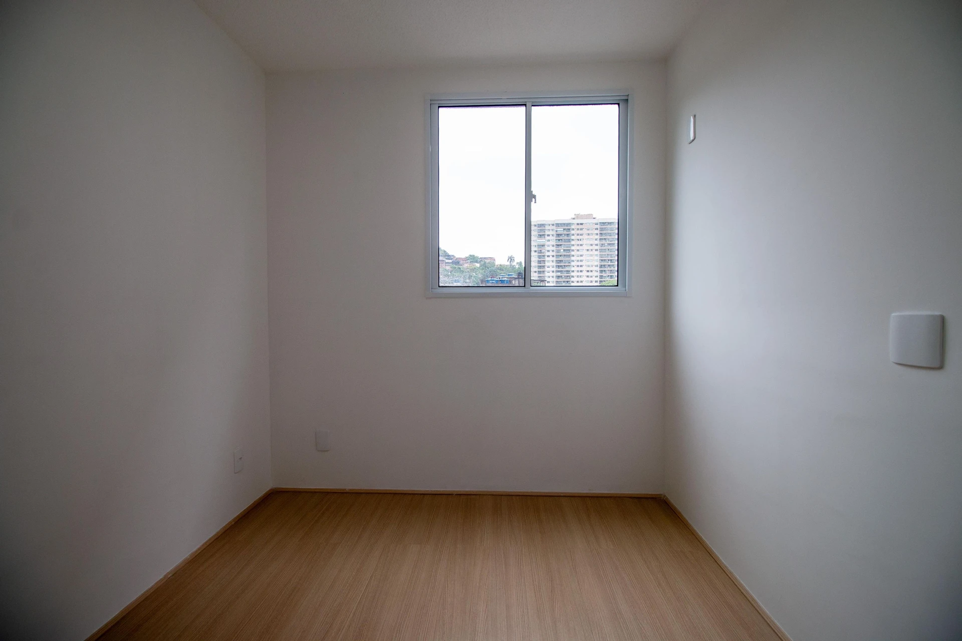 2-bedroom apartment in a building with a gym — photo 5
