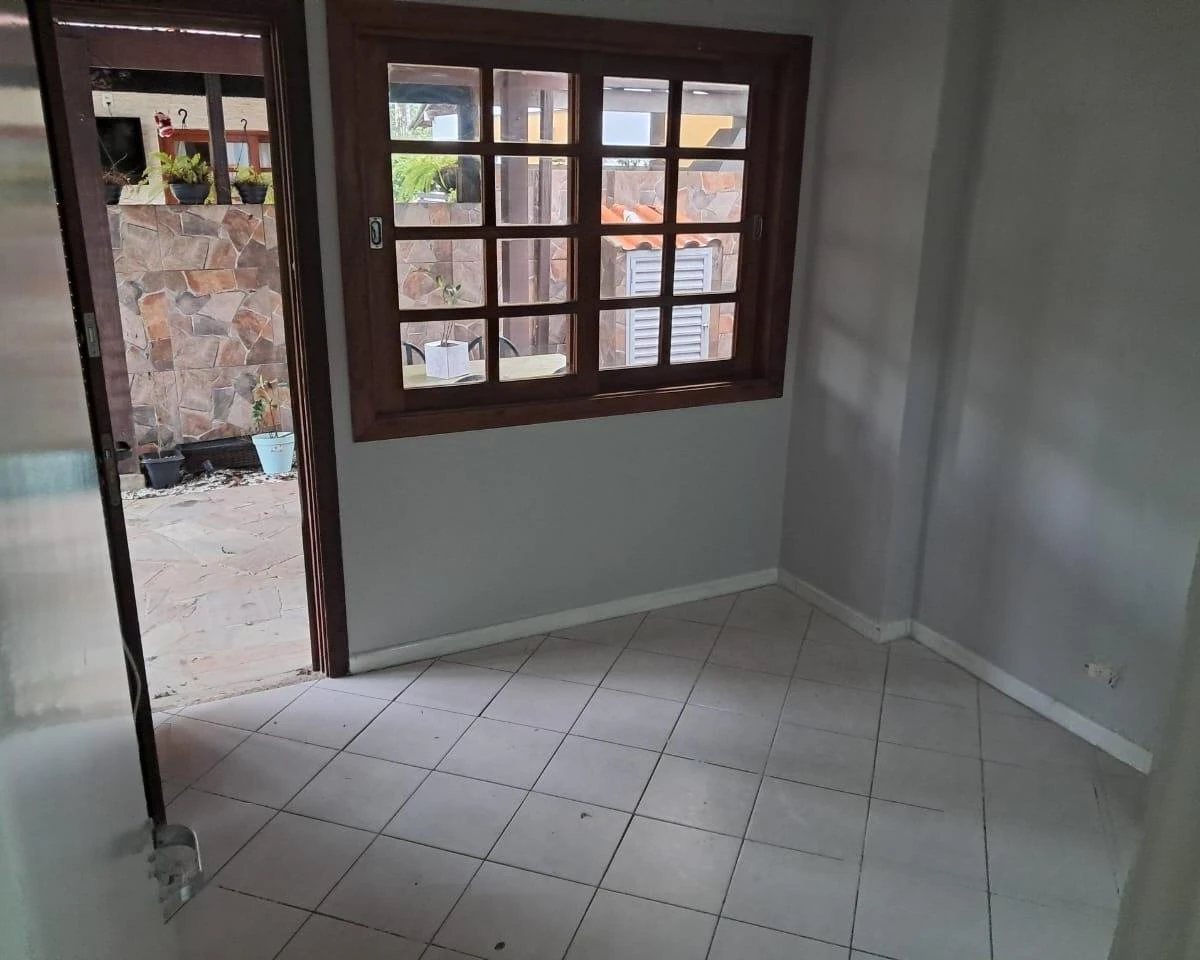 Duplex house with 4 bedrooms and an enclosed kitchen — photo 18