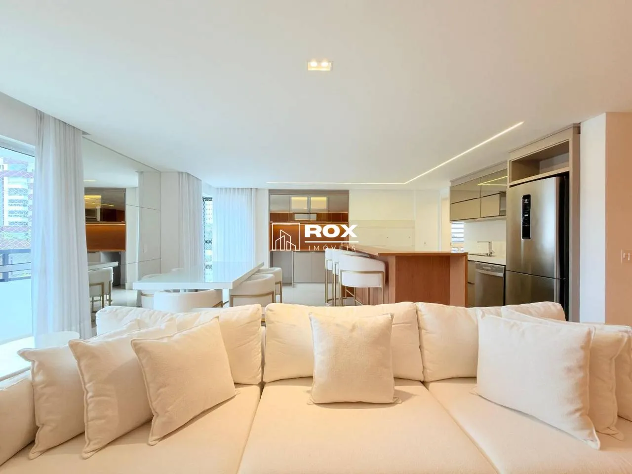 3-bedroom apartment with a jacuzzi in Curitiba — photo 25