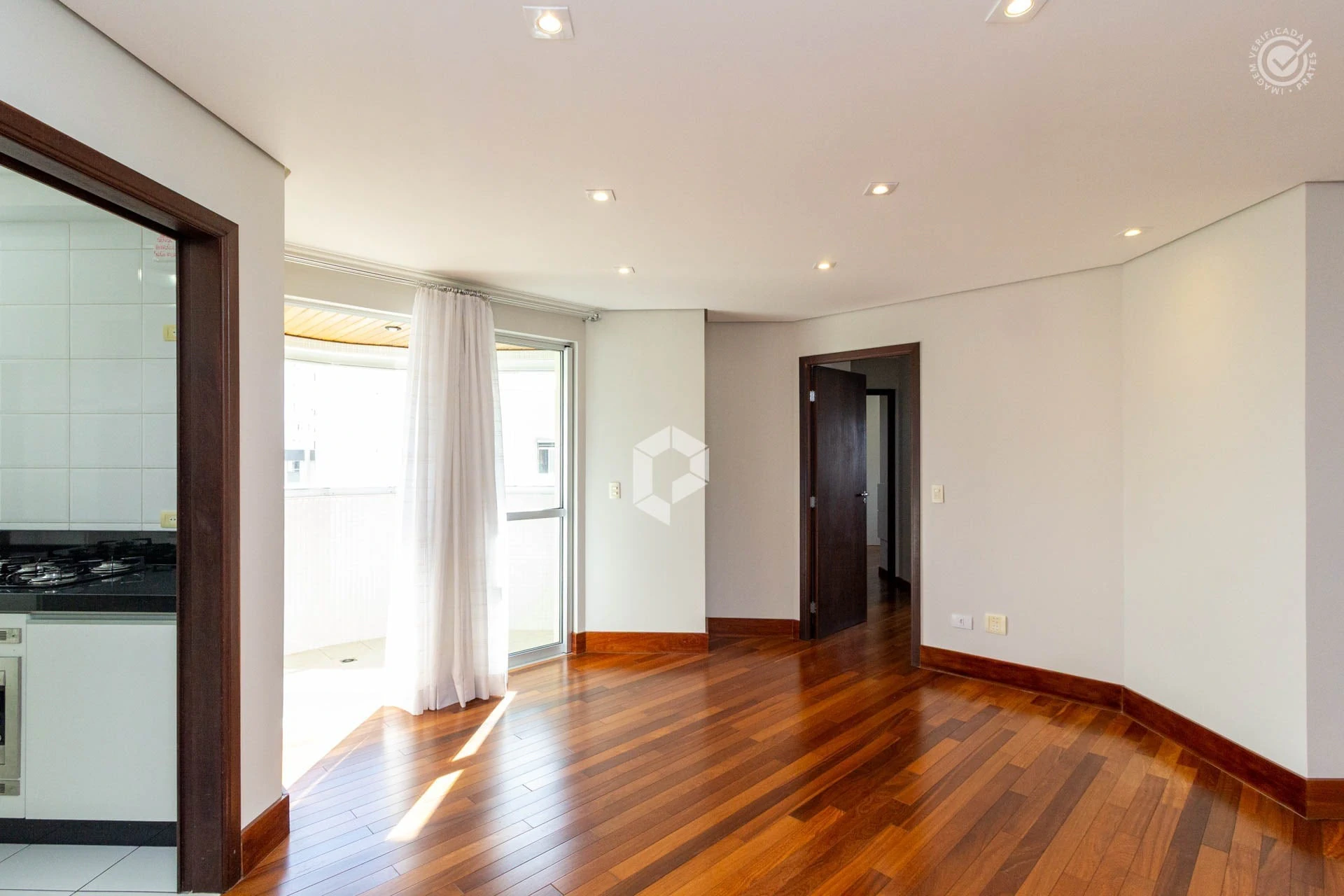 3-bedroom apartment with balcony and private BBQ space