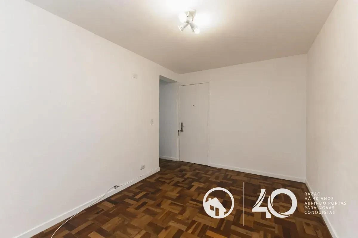 2-bedroom apartment with wood or laminate floors in Curitiba — photo 16