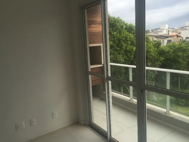 Balcony with a grill in a 2-bedroom apartment, 75 m² — photo 7