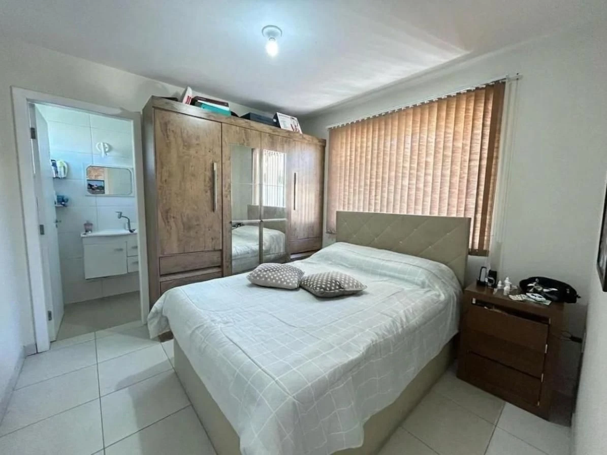 Bathtub in a 4-bedroom house, 330 m² — photo 18