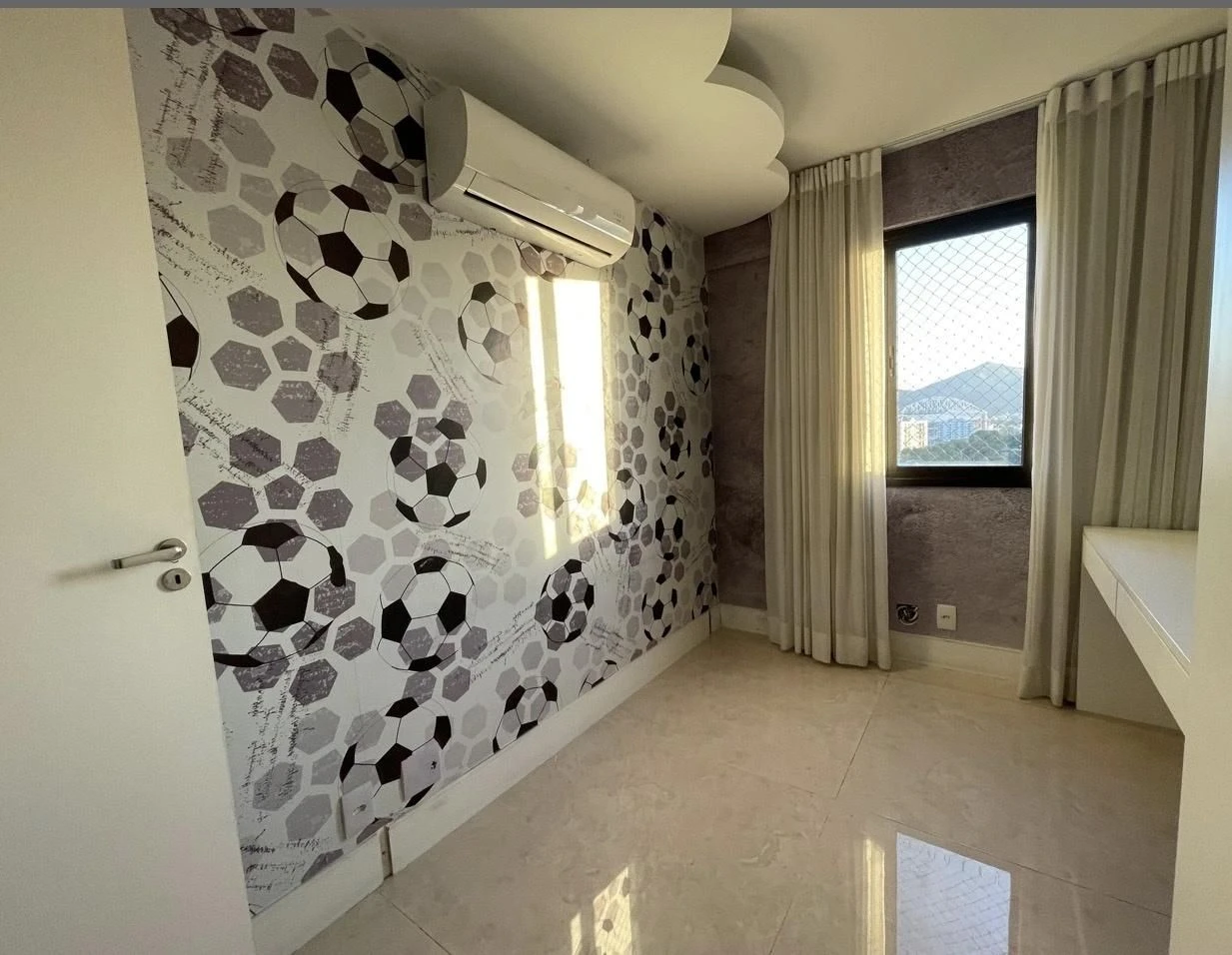 Floor-to-ceiling windows in a 3-bedroom apartment, 140 m² — photo 15