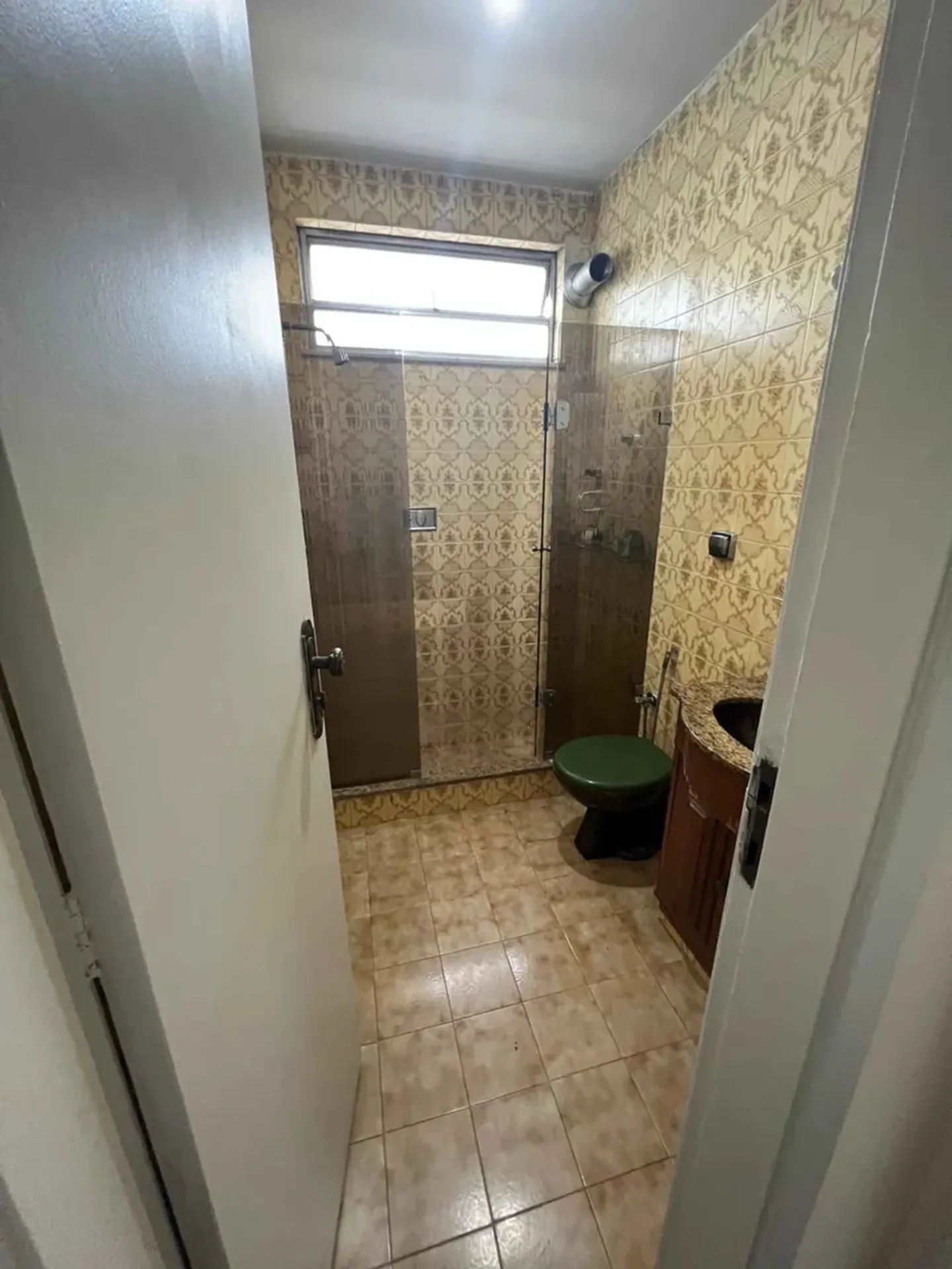 Квартира з 2 спальнями та дерев'яною підлогою або ламінатом — photo 15