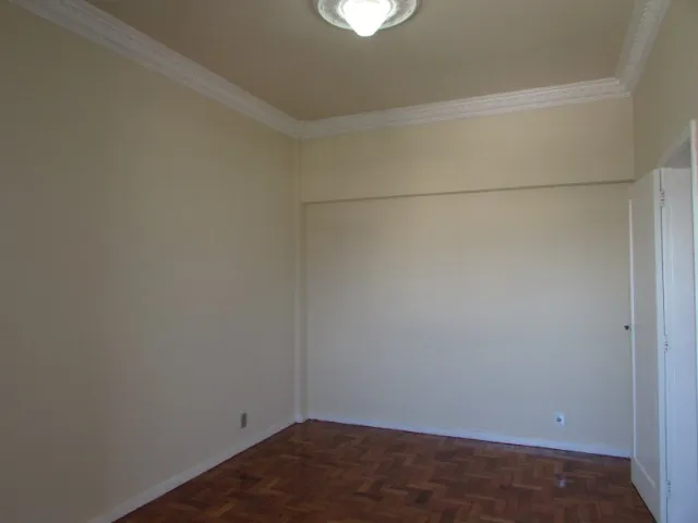 Apartment, 52 m², with wood or laminate floors — photo 4
