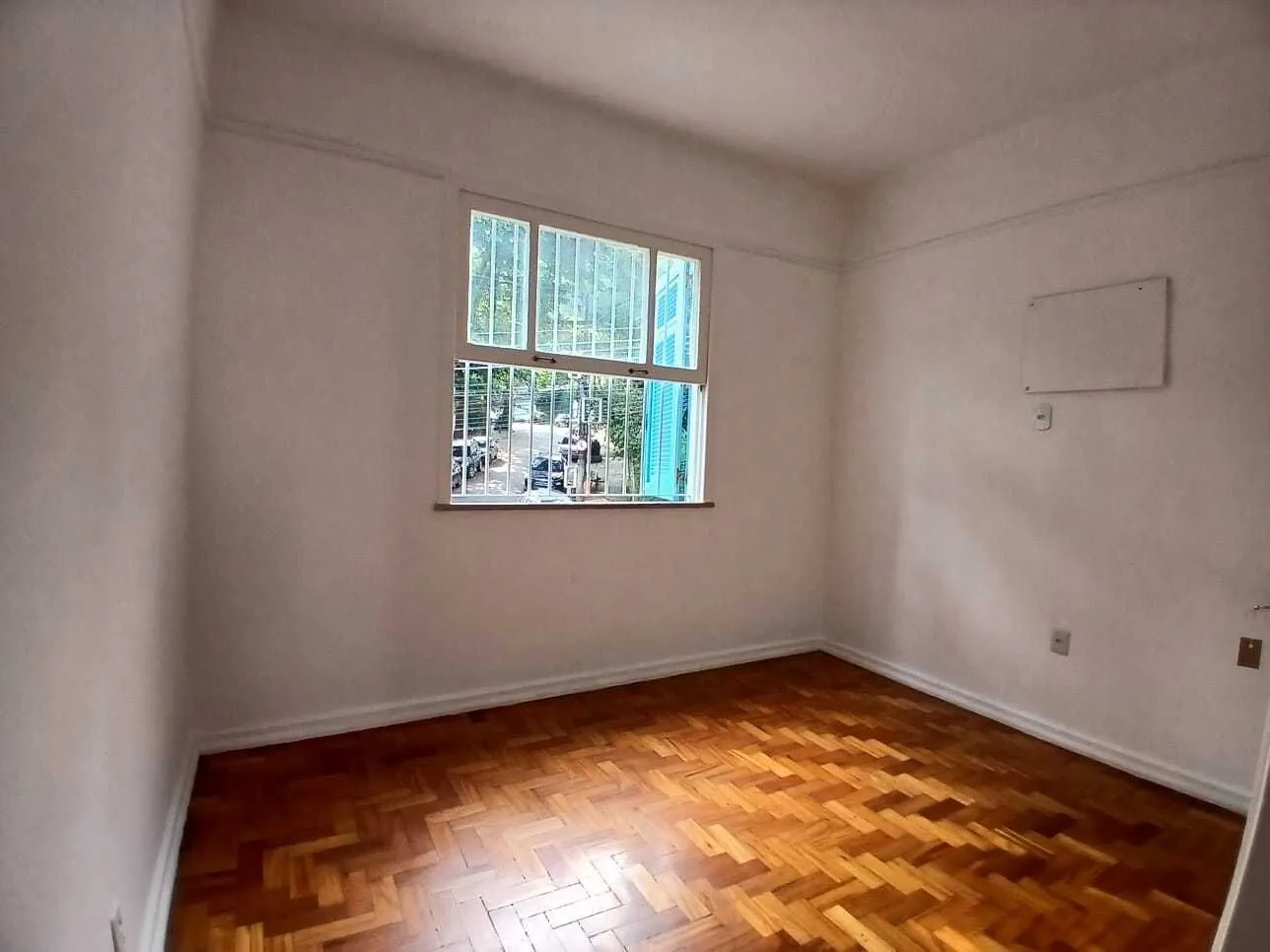 Apartment, 113 m², with wood or laminate floors — photo 12