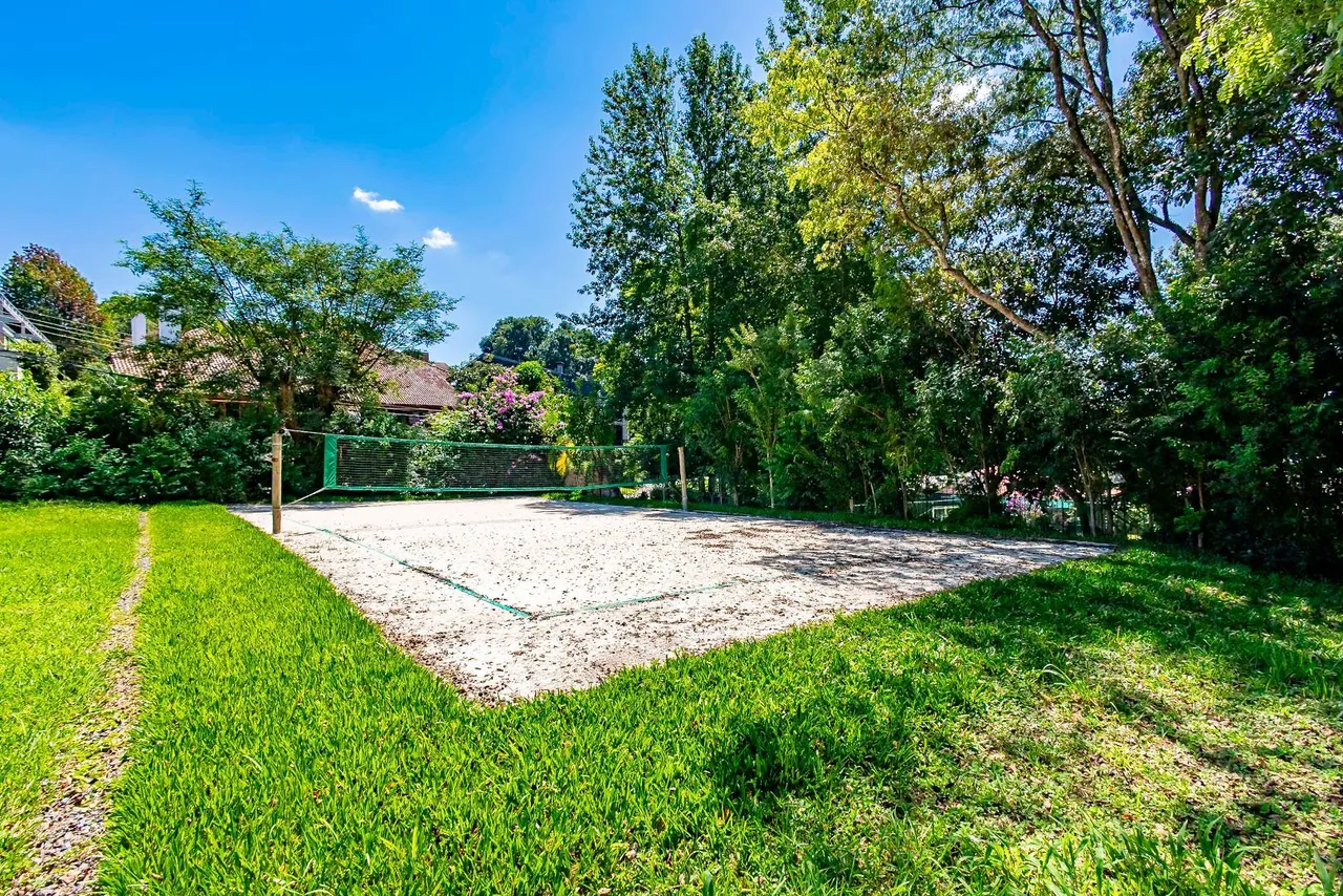 House with 3 bedrooms and 5 bathrooms, 477 m² — photo 18