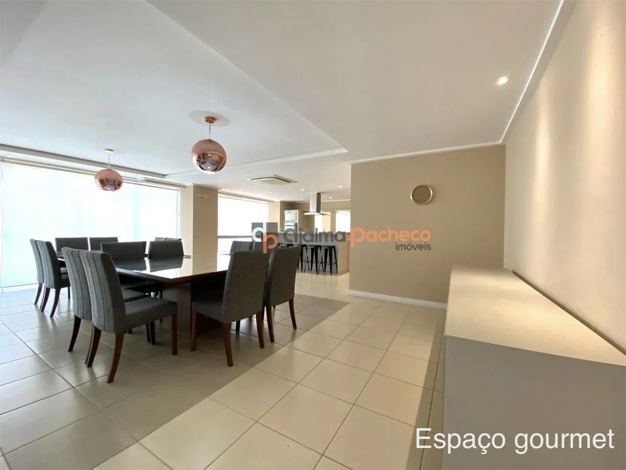 Balcony with a grill in a 2-bedroom apartment, 69 m² — photo 16