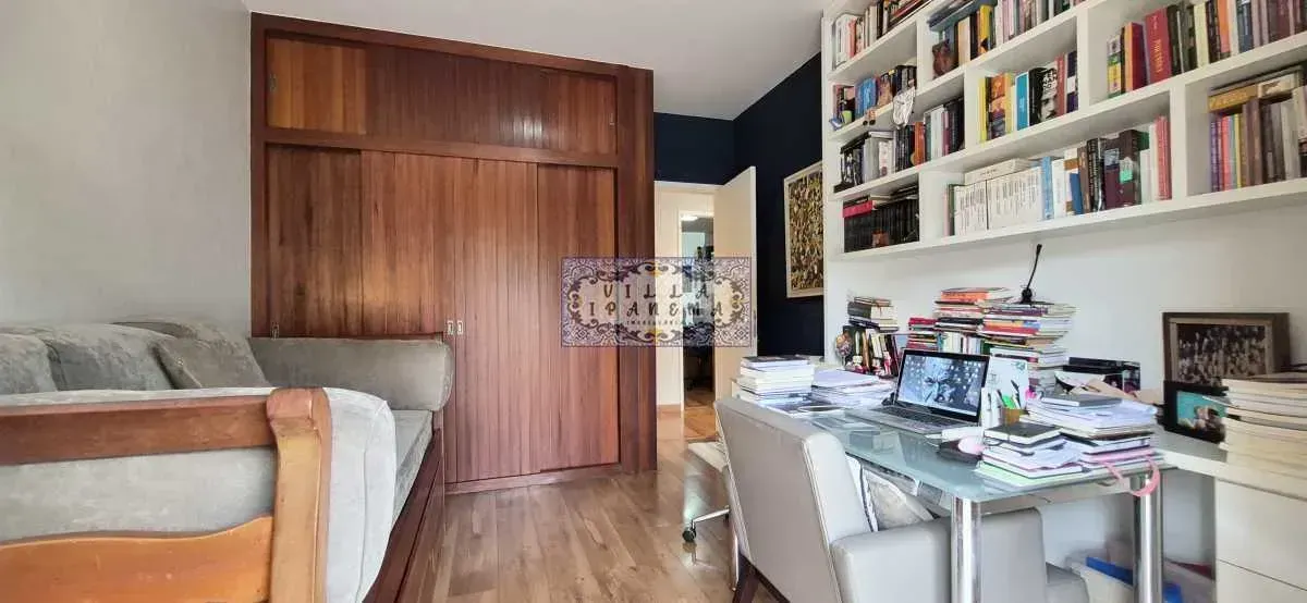 350 m² penthouse with 5 bedrooms and a glass balcony — photo 22