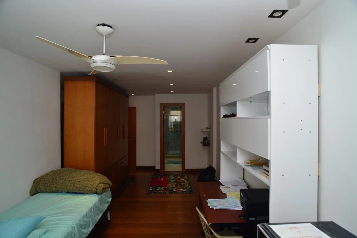Furnished apartment, 300 m², with a glass-enclosed balcony — photo 27