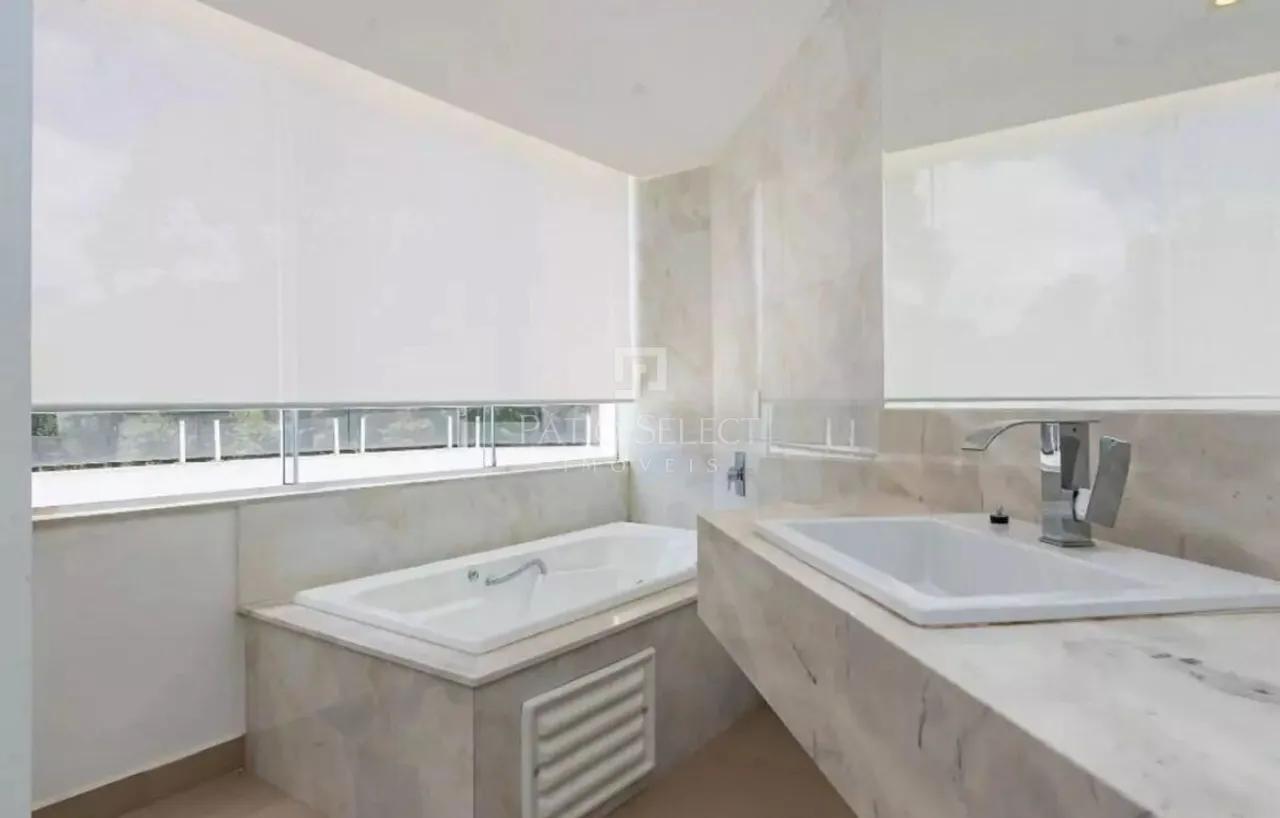 House with 3 en-suite bedrooms and 6 bathrooms — photo 10