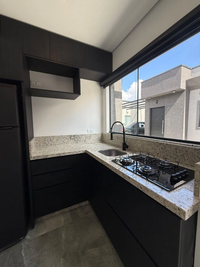 1-bedroom house with an open-plan kitchen