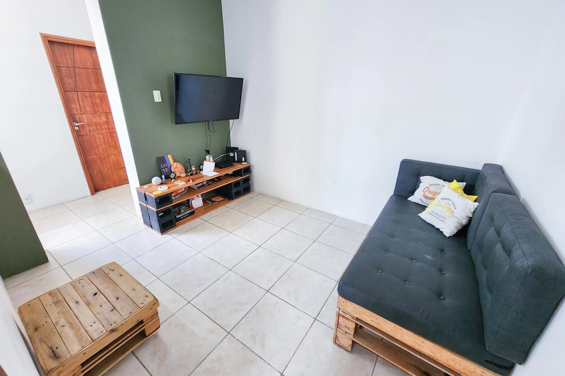 Furnished apartment with 2 bedrooms and 1 bathroom — photo 20