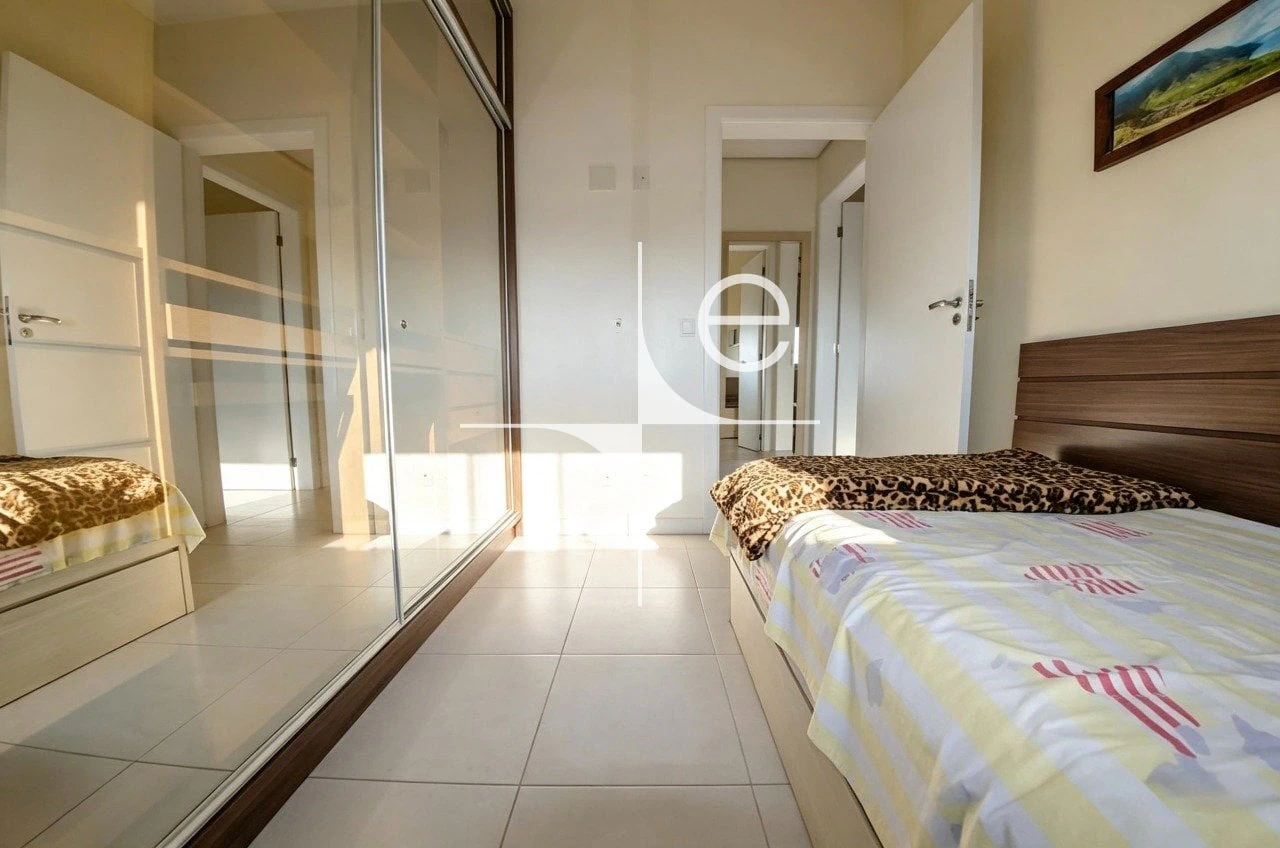 Furnished apartment, 85 m², with a glass-enclosed balcony — photo 28