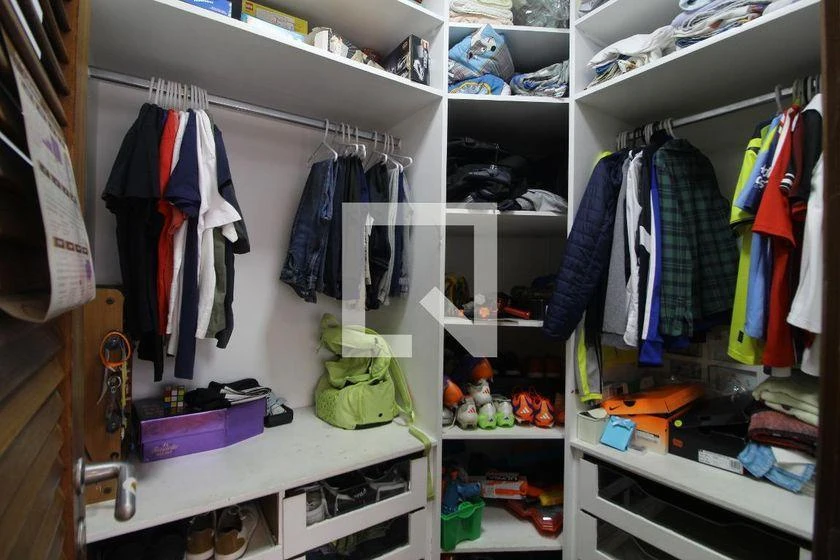Furnished 4-bedroom apartment with 245 m² and glass balcony — photo 4